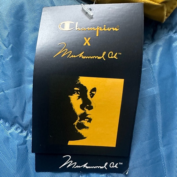 Muhammad Ali Golden Hooded Robe - Picture 5 of 15